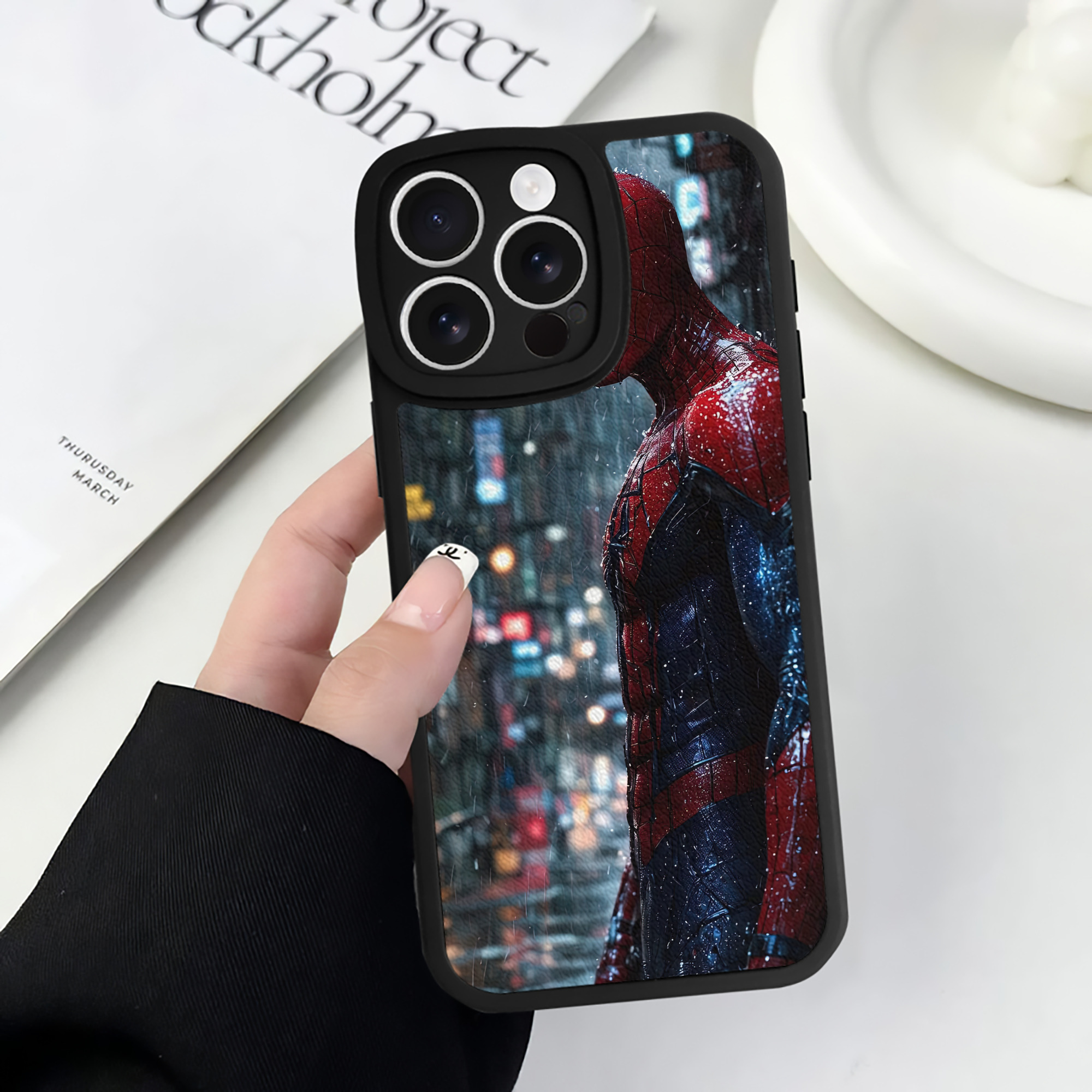 Spider Man スパイダーマン 【iPhone 16シリーズ対応】シリコンスマホケース（レザー調） 材質：シリコン
